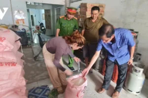 Hậu Giang: Người dân phát hiện gạo bán trên thị trường có dấu hiệu bất thường