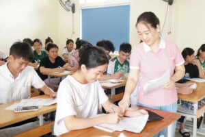 Bộ nội vụ lên tiếng: Giáo viên chính thức đứng trước nguy cơ bị luân chuyển công tác, trời ơi thế này lại kh:;ổ các thầy cô rồi