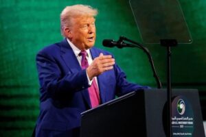 Ông Trump bất ngờ tuyên bố dỡ bỏ cấm vận hoàn toàn với một quốc gia