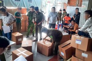 Trời ơi gần 8 tấn thực phẩm… toàn những thứ ngươi dân dùng hàng ngày…