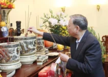 Các cụ dặn kĩ: Lúc thắp hương nhất định phải nói 2 chữ này Tổ Tiên mới độ, là chữ gì?