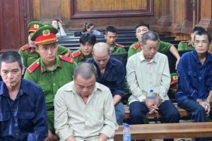 Nhóm sản xuất thuốc t::ẩy giun g:iả l:ãnh á:n