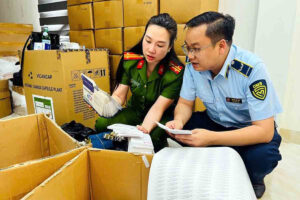 Dược sĩ Phạm Ngọc Tiến bị b:.ắ:.t: Trời ơi 100 tấn TPCN, thiết bị y tế g:.i:.ả, quá kinhkhung
