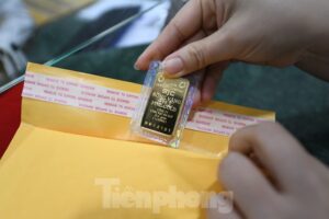 Tin giá vàng sáng nay: Hàng triệu người “đứng ngồi không yên”, nhìn vàng “r:ơi” th:ảm h:ại chỉ biết tiếc vì không bán sớm