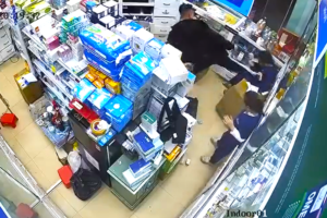 Ngay trong nhà t:/huốc Long Châu có camera mà xảy ra vụ việc như này được ư?