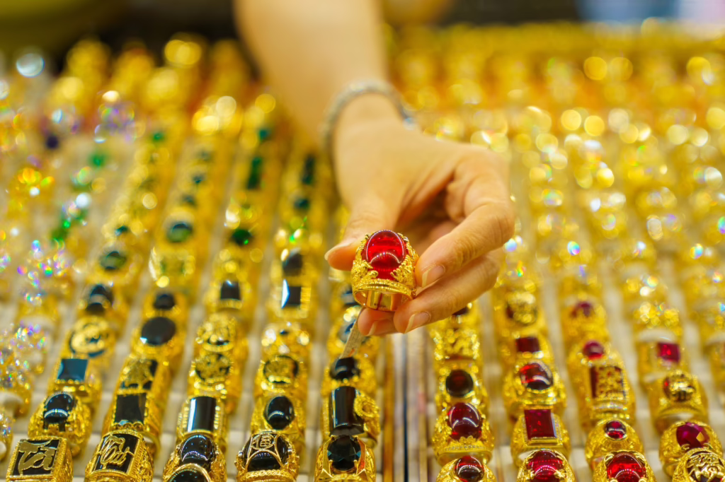 Giá vàng hôm nay 20/5/2025 vọt tăng trở lại, vàng SJC đắt thêm cả triệu đồng