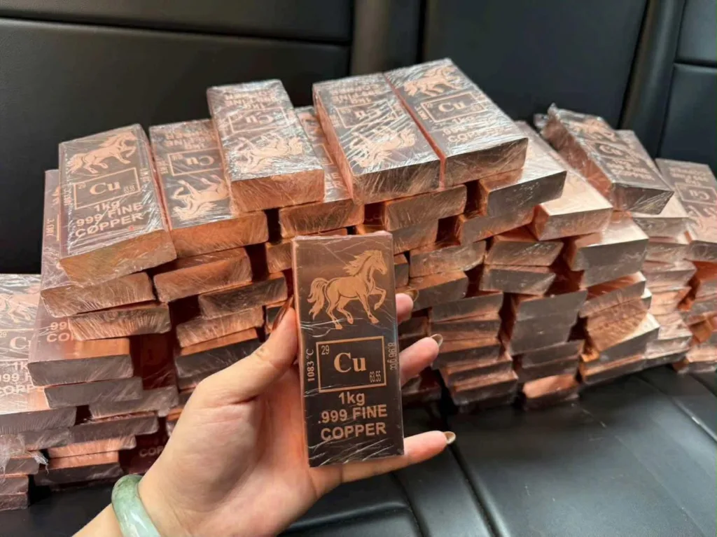 Tích trữ đồng thỏi chờ tăng giá như vàng