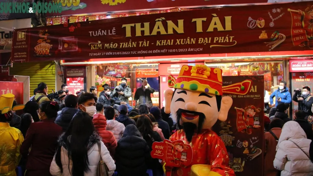 Xếp hàng mua vàng cầu may, vừa mua đã lỗ