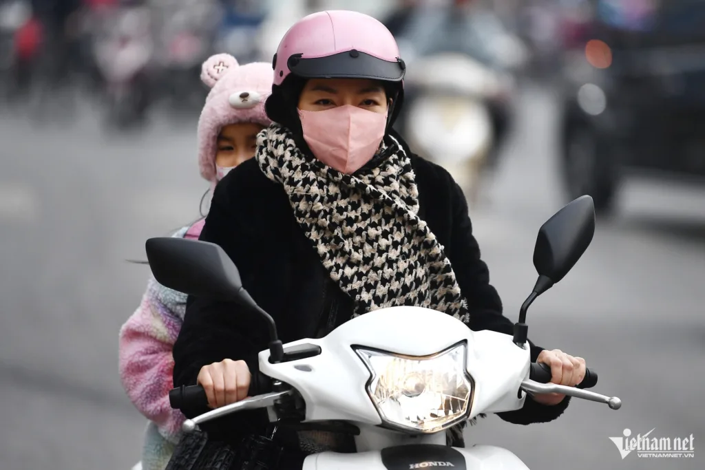 Chi tiết đợt rét buốt sầm sập tràn về miền Bắc từ chiều tối nay: Hà Nội xuống 10 độ, vùng núi có nơi dưới 3 độ