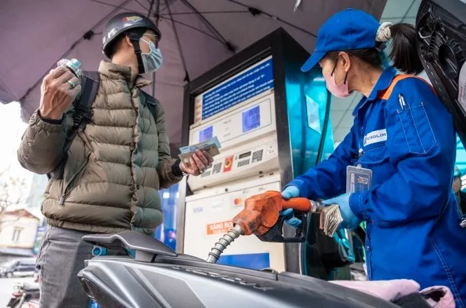 Giá xăng dầu hôm nay 9/3: Tăng thẳng đứng, chính thức vượt mốc 100 USD/ thùng