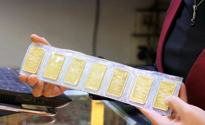 Giá vàng và bạc trưa 23/3: Cùng ‘sập’ mạnh