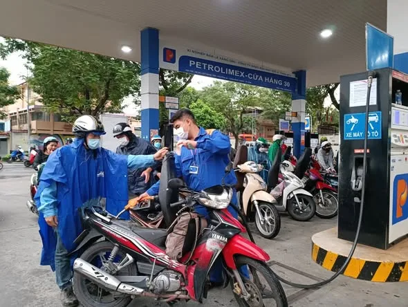 Giá xăng dầu hôm nay: Bảng giá xăng dầu Petrolimex, PVOIL, Mipec, Thalexim