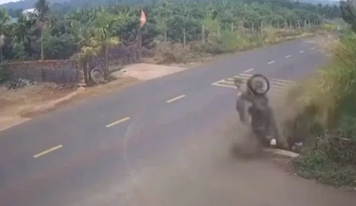 Đình chỉ thiếu tá CSGT để điều tra vụ tai nạn làm nam sinh lớp 12 t.ử v.ong