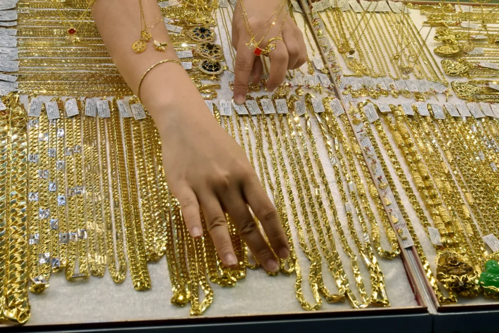 Chưa bao giờ thấy VÀNG TRONG NƯỚC khung:khiep thế nà