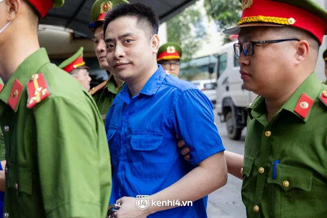 Bùi Đình Khánh tiếp tục gây khó chịu trước giây phút nghe tuyên án, camera bắt trọn thái độ