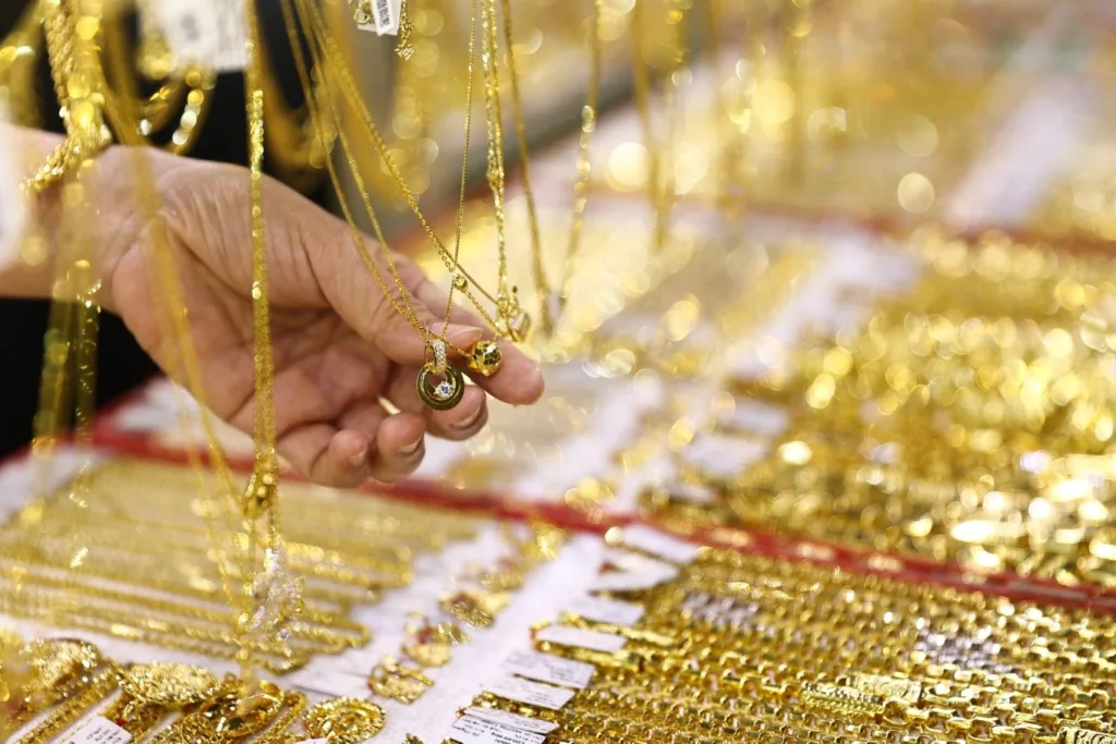 Giá vàng hôm nay 16/5/2026 rơi thẳng đứng, trong nước giảm không phanh