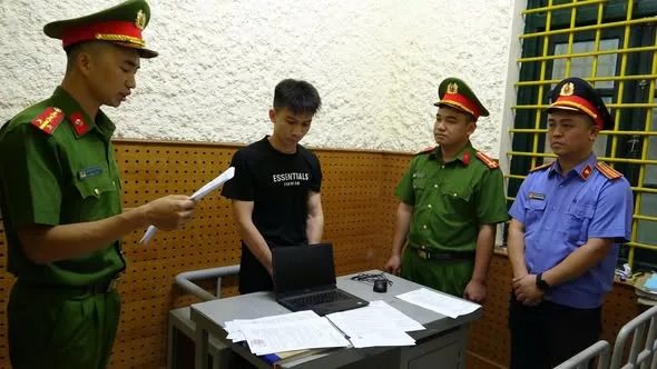 Công an b:ắt tạm gi:am Tiến Dũng