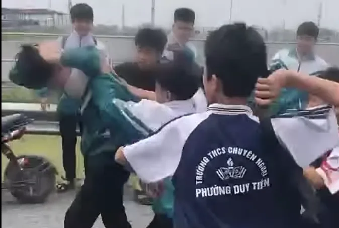 CA vào cuộc vụ học sinh lớp 9 bị bạn dùng thắt lưng đ:á::nh hội đồng