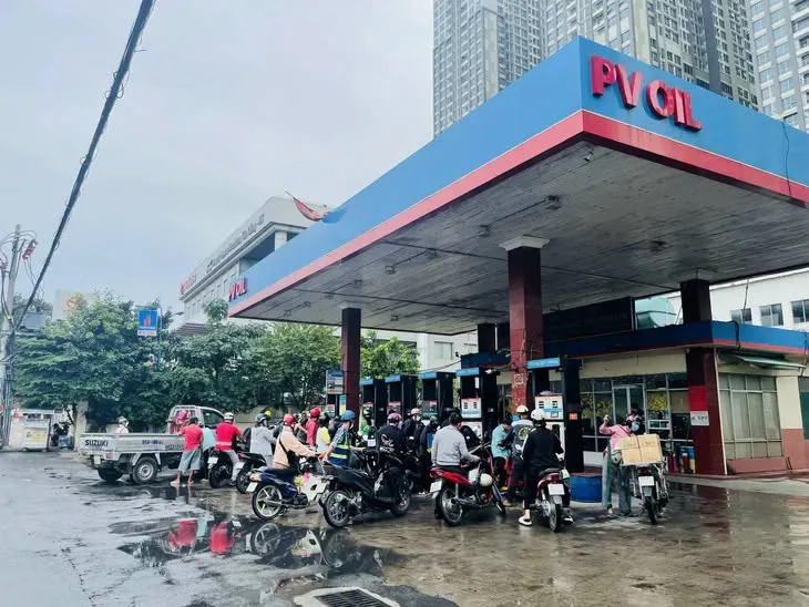 Giá xăng dầu hôm nay 4.10: 15h chiều định mệnh!!