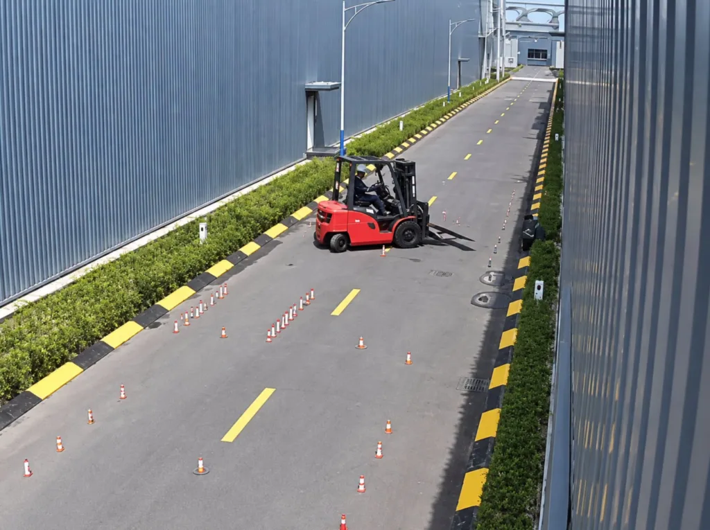 Tây Ninh: Xôn xao clip học viên lái xe nâng tông thầy hướng dẫn tử vong