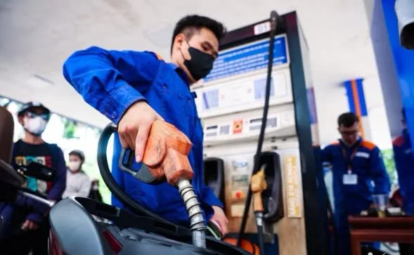 Giá xăng dầu hôm nay 21/10: Dầu quay đầu tăng cao? Dự báo xăng E10 giảm ‘chóng mặt’, xăng E5 tụt sâu về mức rẻ bèo