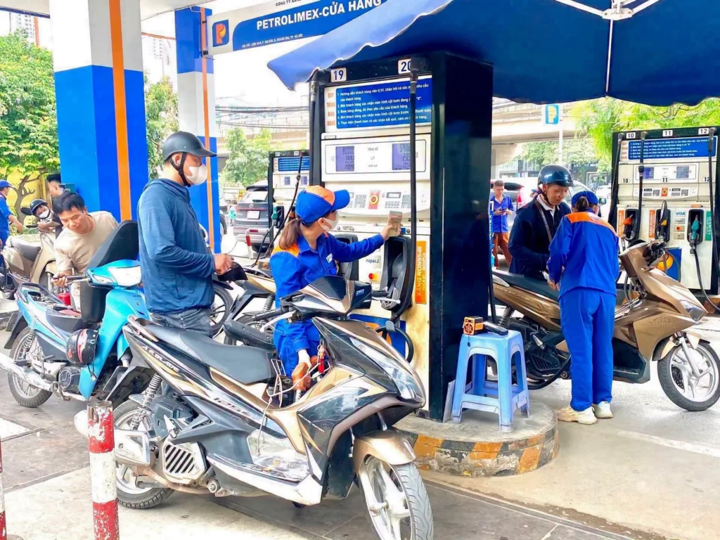 Giá xăng dầu hôm nay 25/10: Không ngờ lại nhanh thế này